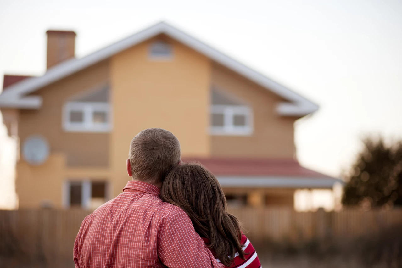 Когато любовта почука на вратата на твоето Airbnb.